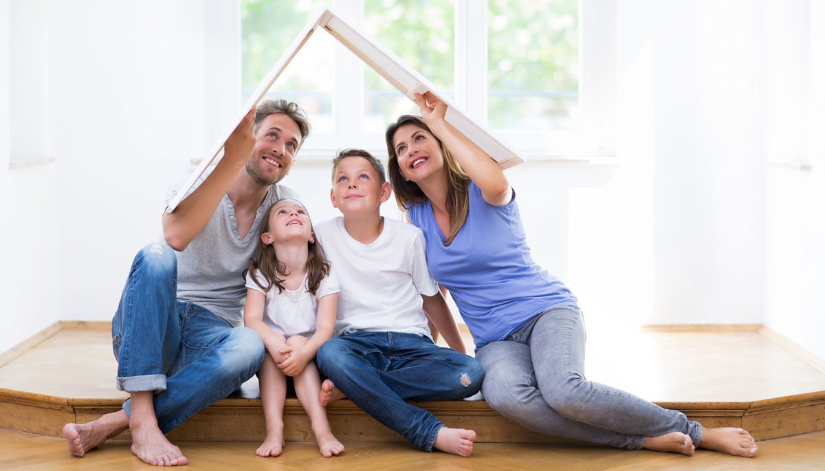 Familie in ihrem neuen Zuhause